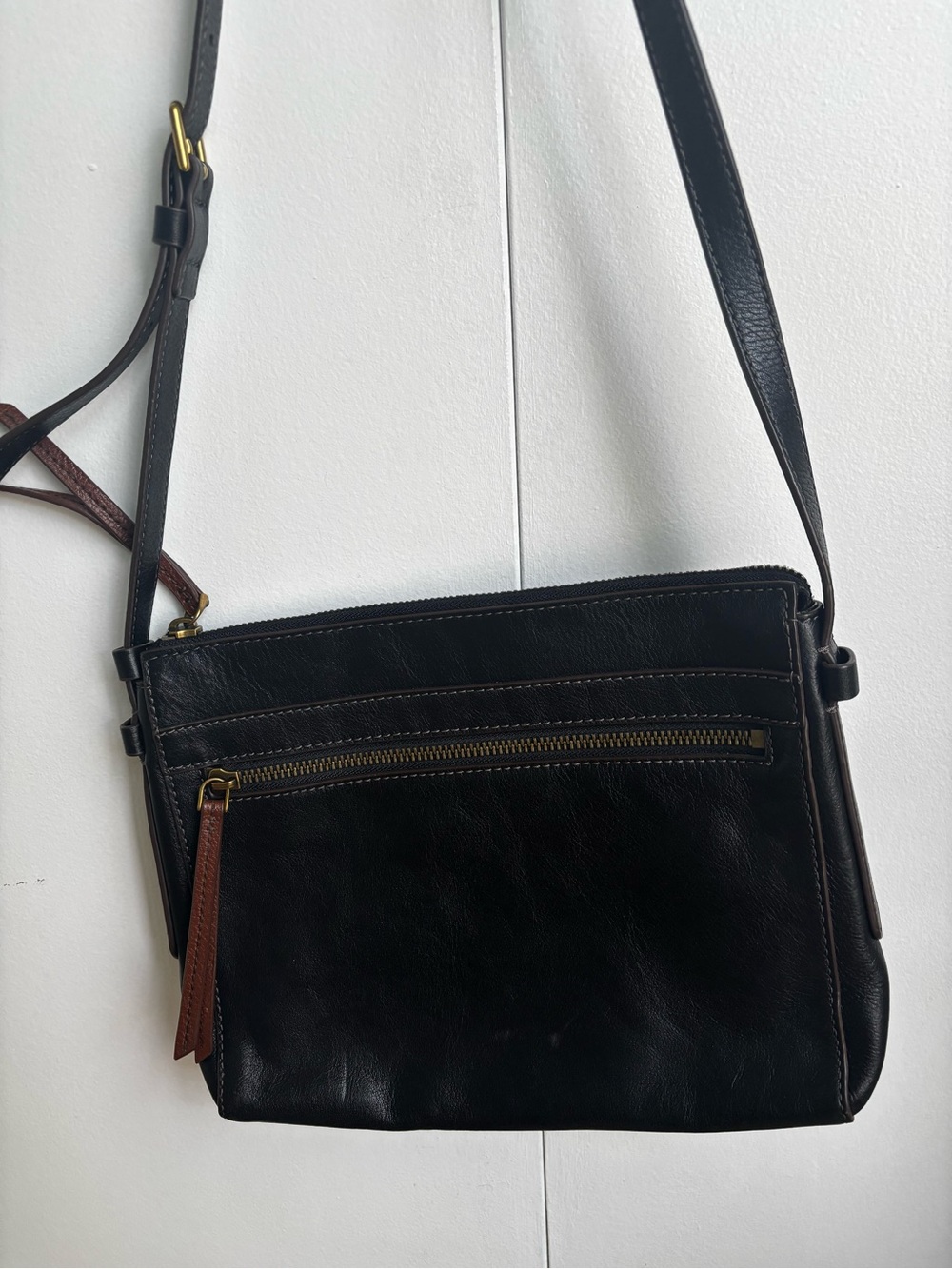 Fossil Black Leather Crossbody with Brown Logo Tab - Picture 3 of 10